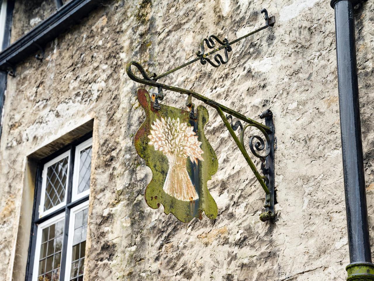 The Wheatsheaf At Beetham 호텔 Sandside  외부 사진